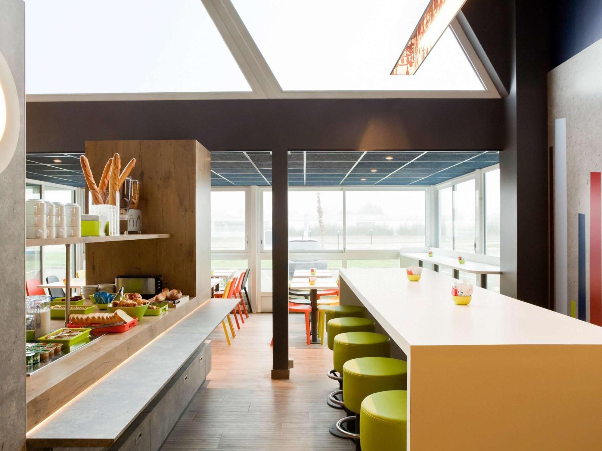 Ibis Budget Pontault Combault Rn4 Marne La Vallee Exterior foto
